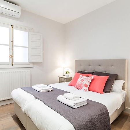 PYR Select Plaza Santa Ana Apartment Madrid Exterior foto