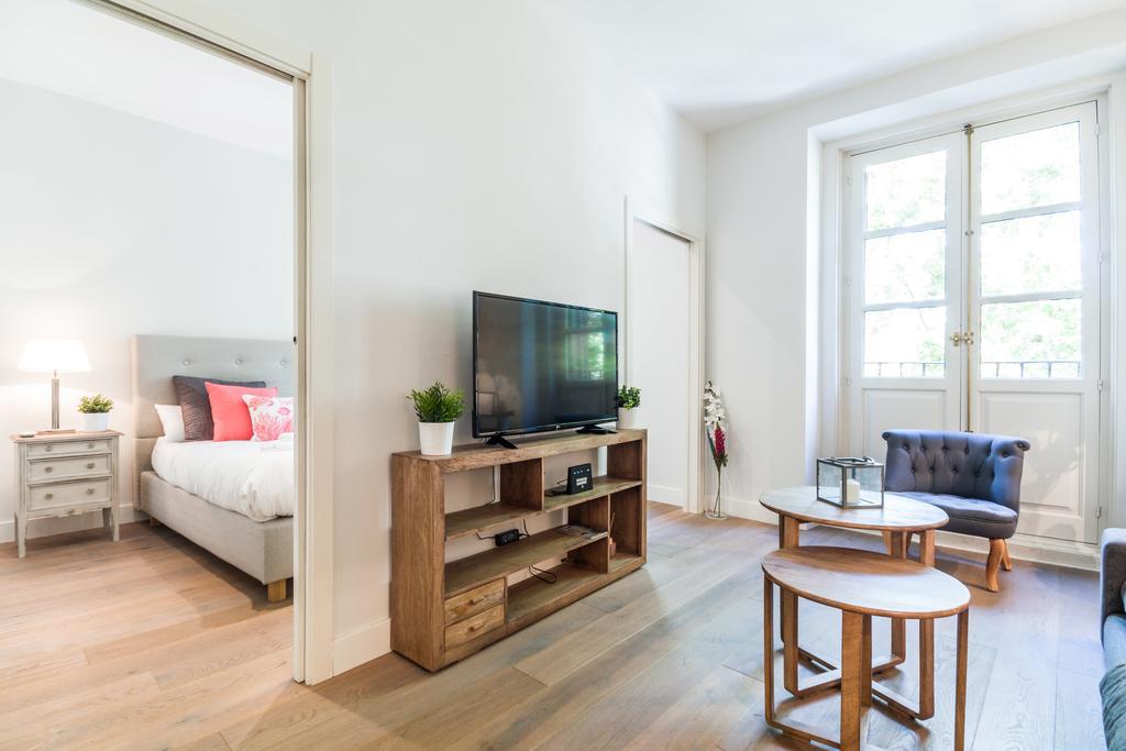 PYR Select Plaza Santa Ana Apartment Madrid Exterior foto