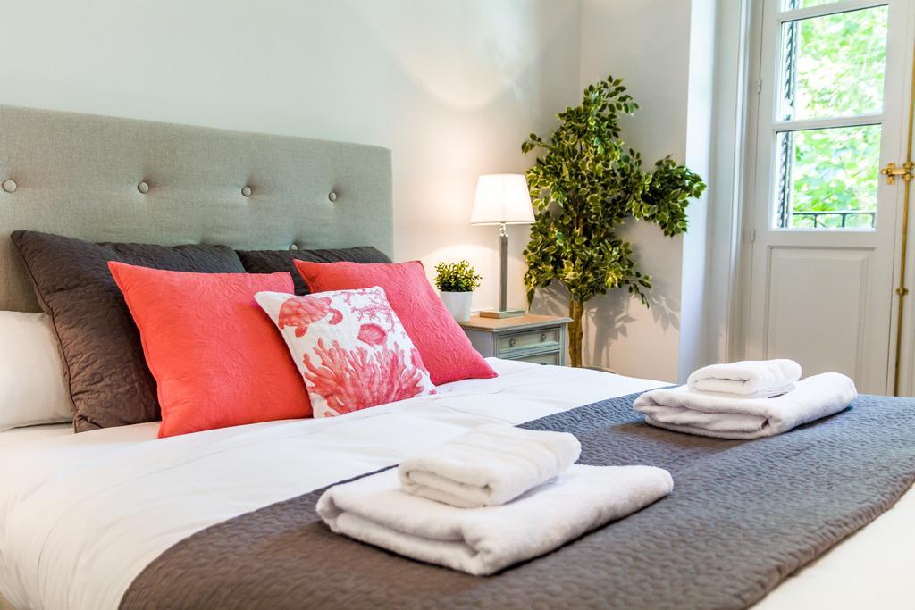 PYR Select Plaza Santa Ana Apartment Madrid Exterior foto